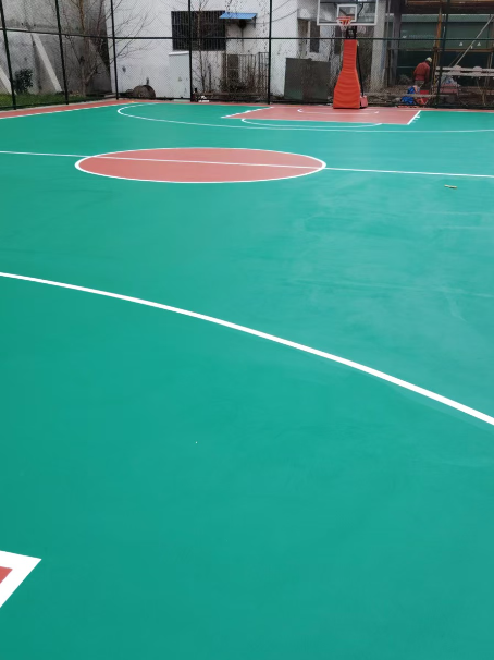 黄竹镇 球场长期使用易出现地面开裂
